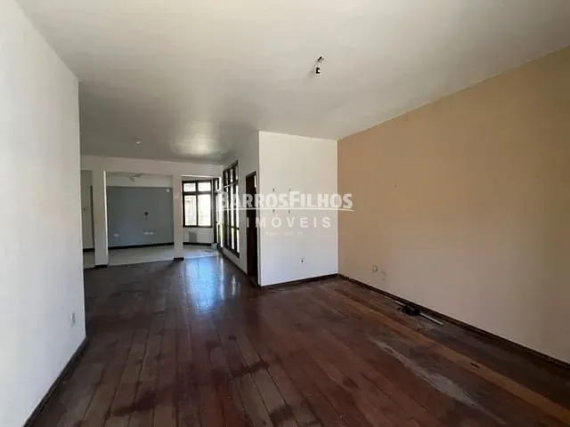 Casa com 475m² 4 quartos e 3 banheiros, à venda, no bairro São José em Aracaju