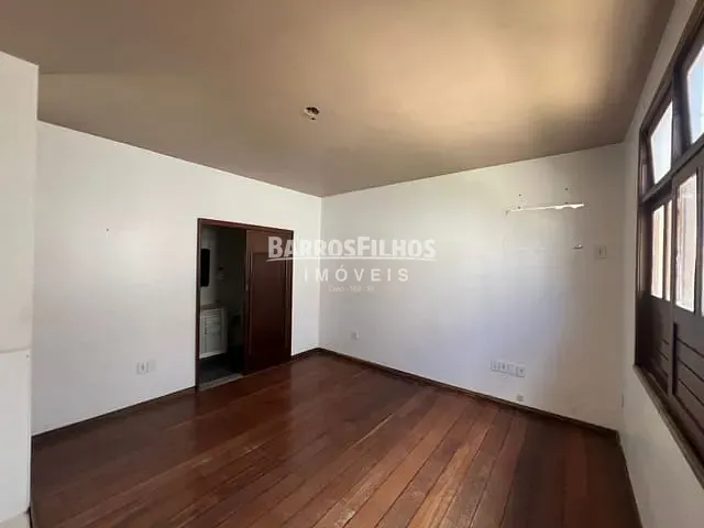 Casa com 475m² 4 quartos e 3 banheiros, à venda, no bairro São José em Aracaju