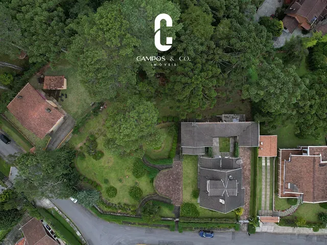 Casa com 2738m² 5 quartos e 6 banheiros, à venda, no bairro Capivari em Campos Do Jordão
