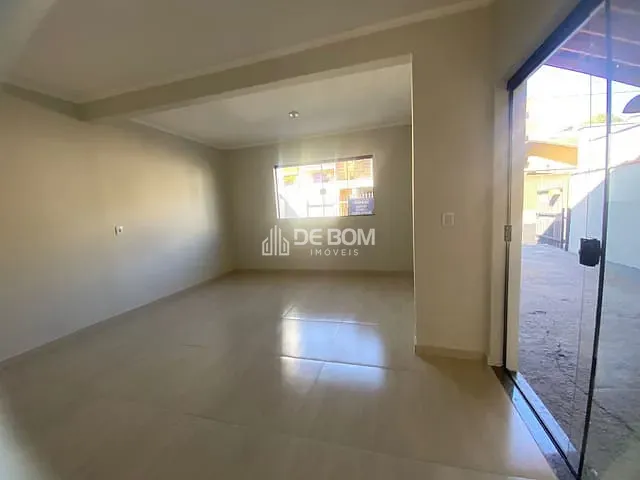 Casa 2 quartos e 3 banheiros, à venda, no bairro Jardim Itamaraty I em Poços de Caldas