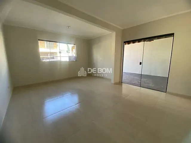 Casa 2 quartos e 3 banheiros, à venda, no bairro Jardim Itamaraty I em Poços de Caldas