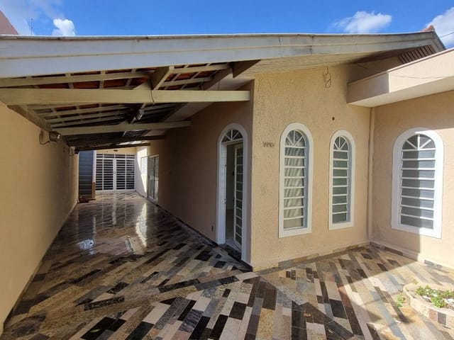 Casa com 308m² 3 quartos e 2 banheiros, à venda, no bairro Bairro das Bandeiras em Araçatuba