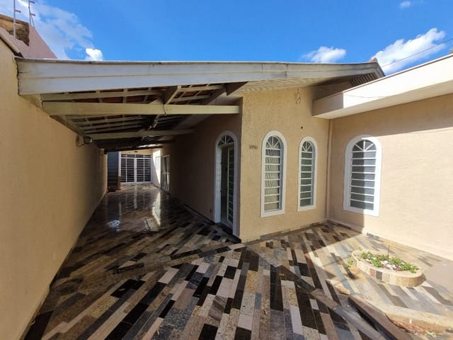 Casa com 308m² 3 quartos e 2 banheiros, à venda, no bairro Bairro das Bandeiras em Araçatuba