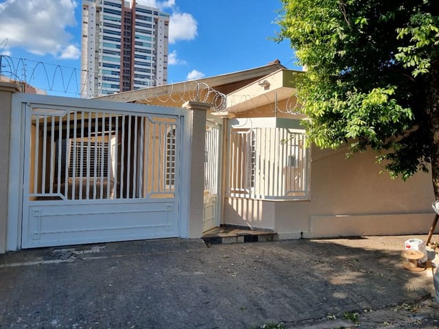 Casa com 308m² 3 quartos e 2 banheiros, à venda, no bairro Bairro das Bandeiras em Araçatuba