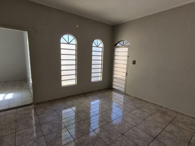 Casa com 308m² 3 quartos e 2 banheiros, à venda, no bairro Bairro das Bandeiras em Araçatuba