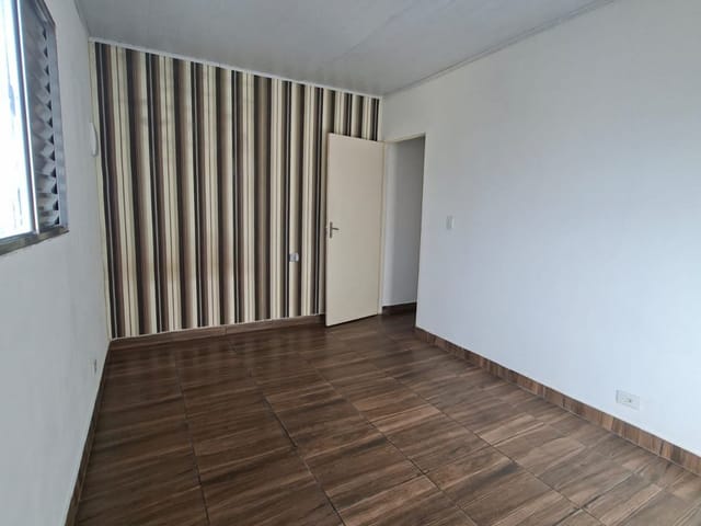 Casa 2 quartos e 1 banheiro, para alugar, no bairro Jardim Modelo em São Paulo