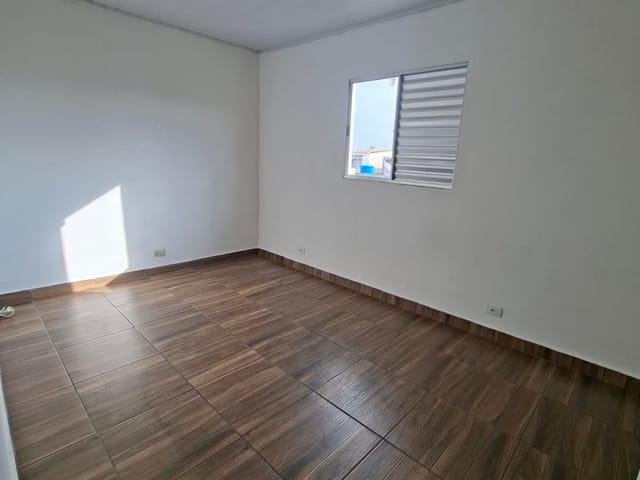 Casa 2 quartos e 1 banheiro, para alugar, no bairro Jardim Modelo em São Paulo