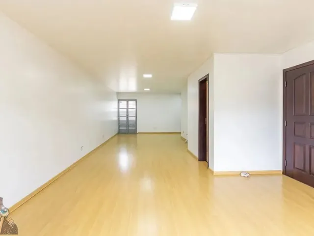 Casa com 462m² 3 quartos e 4 banheiros, à venda, no bairro Bom Retiro em Curitiba