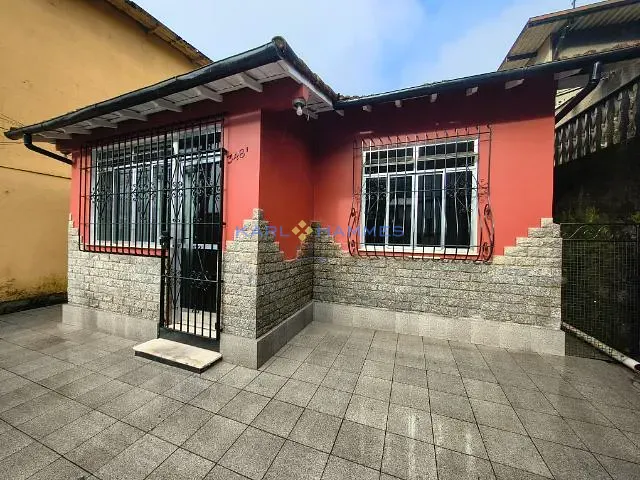 Casa 3 quartos e 1 banheiro, para alugar, no bairro Morin em Petrópolis