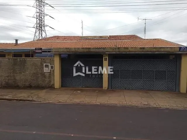 Casa com 1350m² 5 quartos e 4 banheiros, à venda, no bairro Jardim Lavínia em Mococa