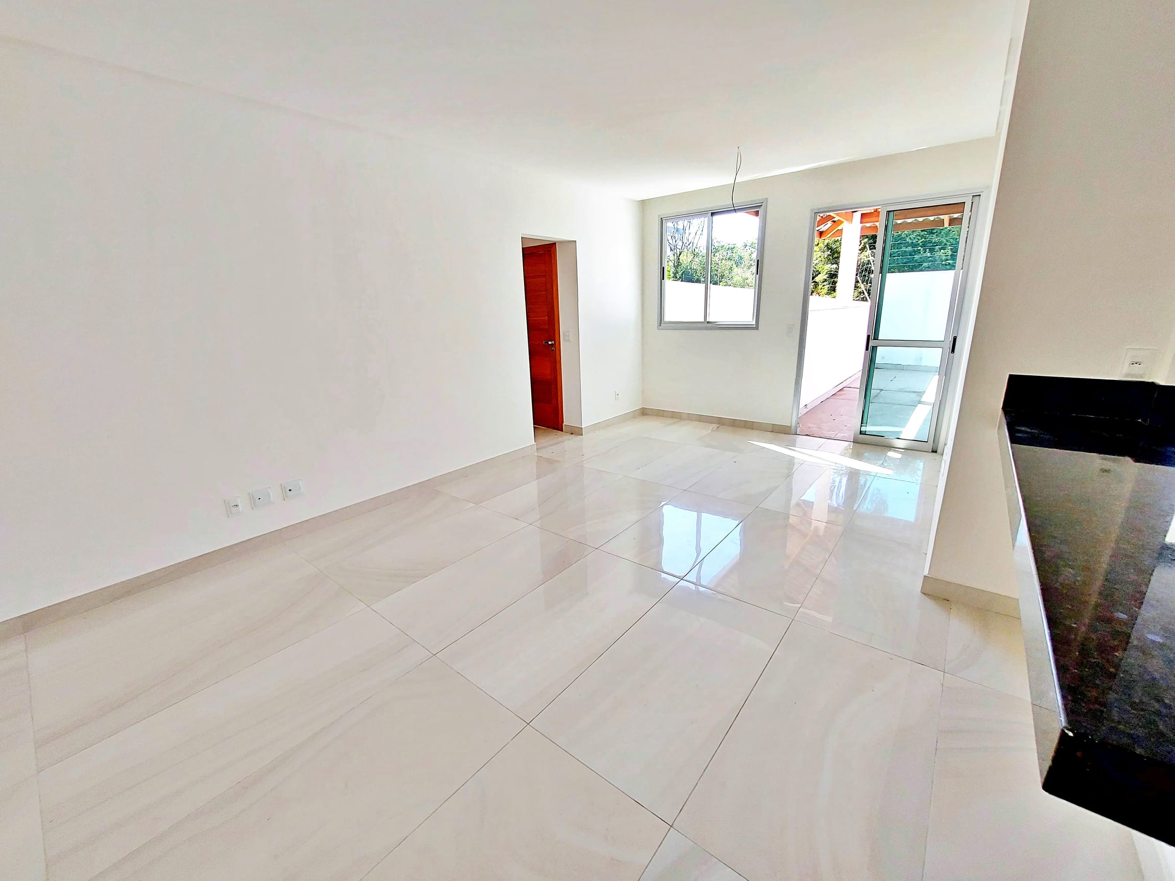 Casa em condomínio com 04 quartos á venda no Centro de Contagem