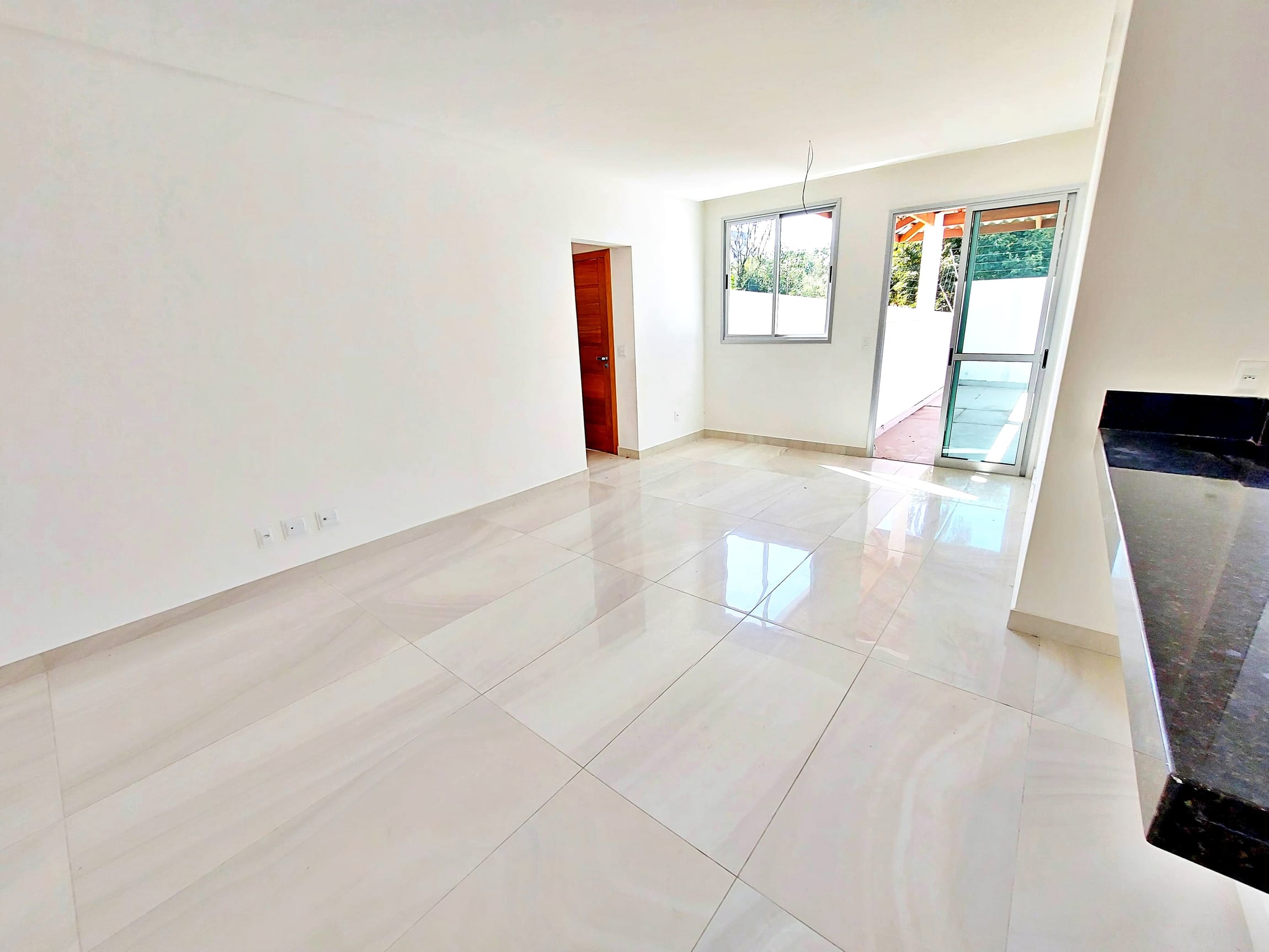 Casa em condomínio com 04 quartos á venda no Centro de Contagem