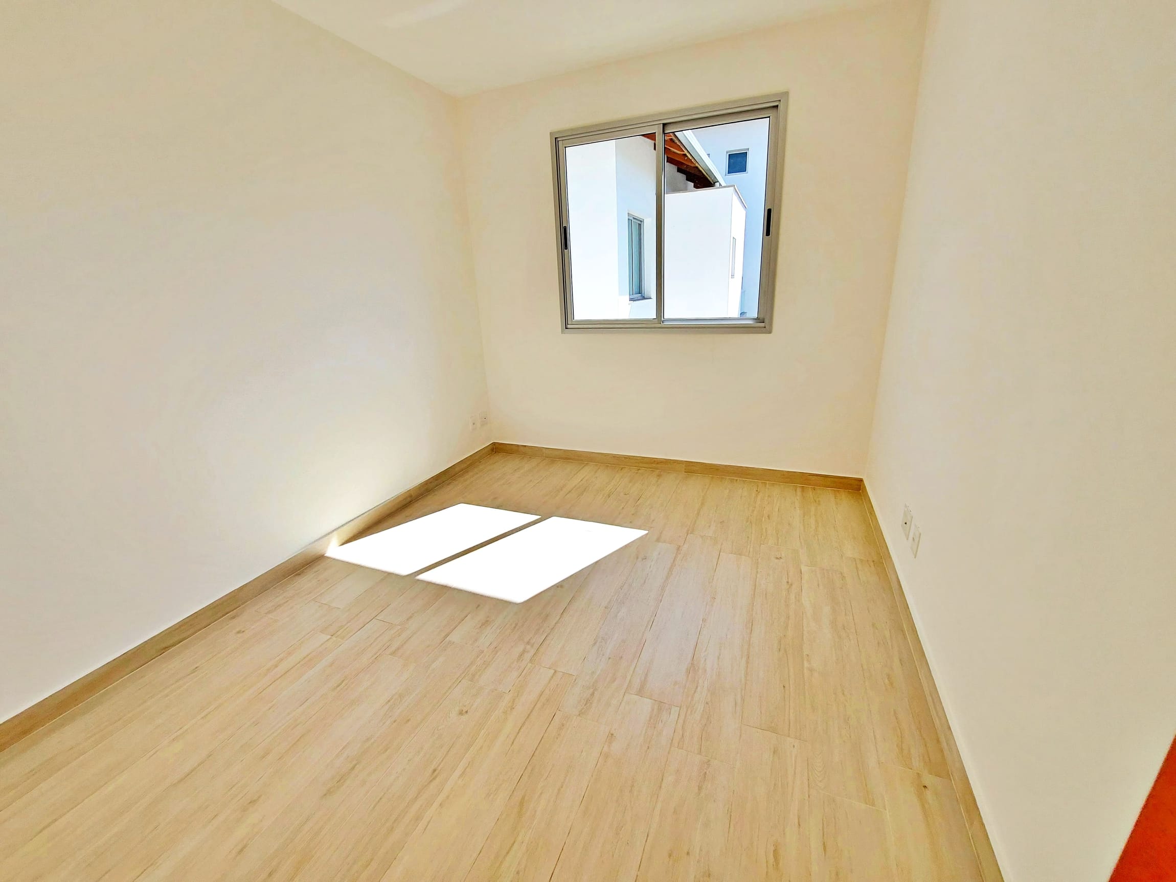 Casa em condomínio com 04 quartos á venda no Centro de Contagem
