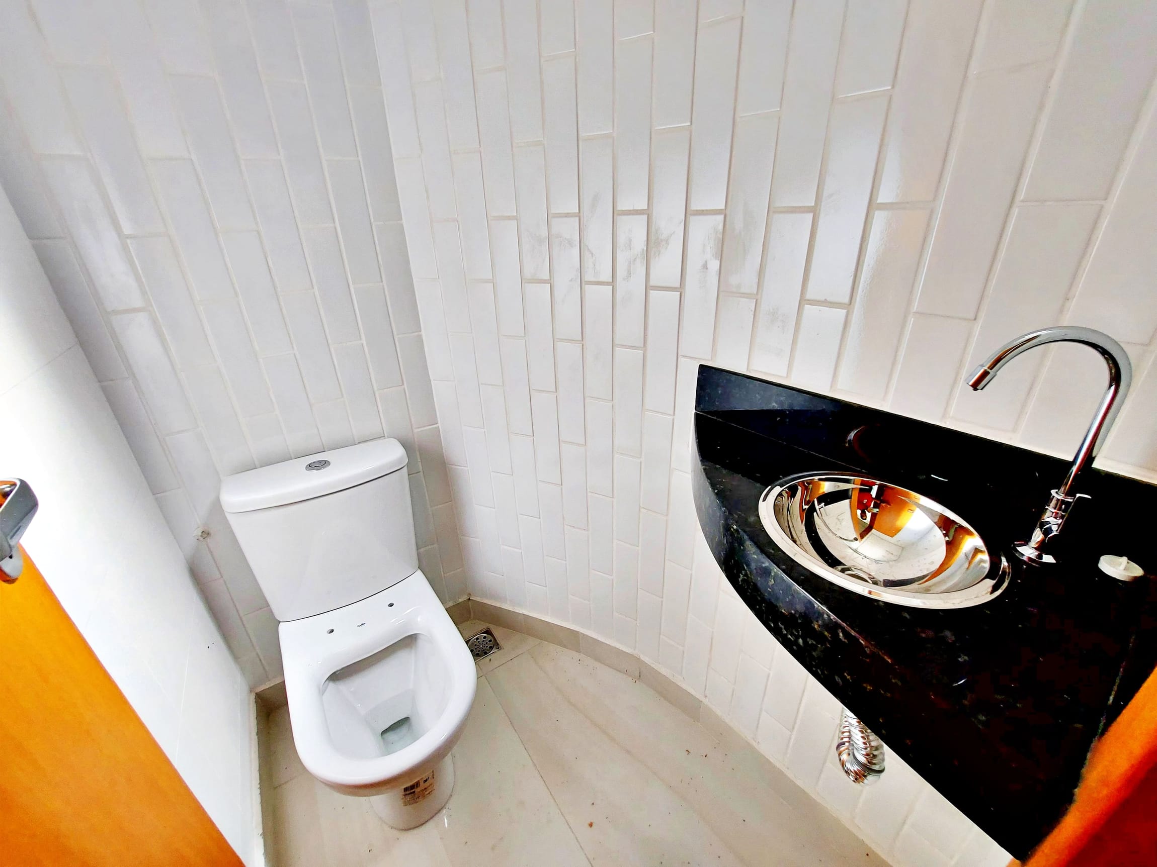 Casa em condomínio com 04 quartos á venda no Centro de Contagem