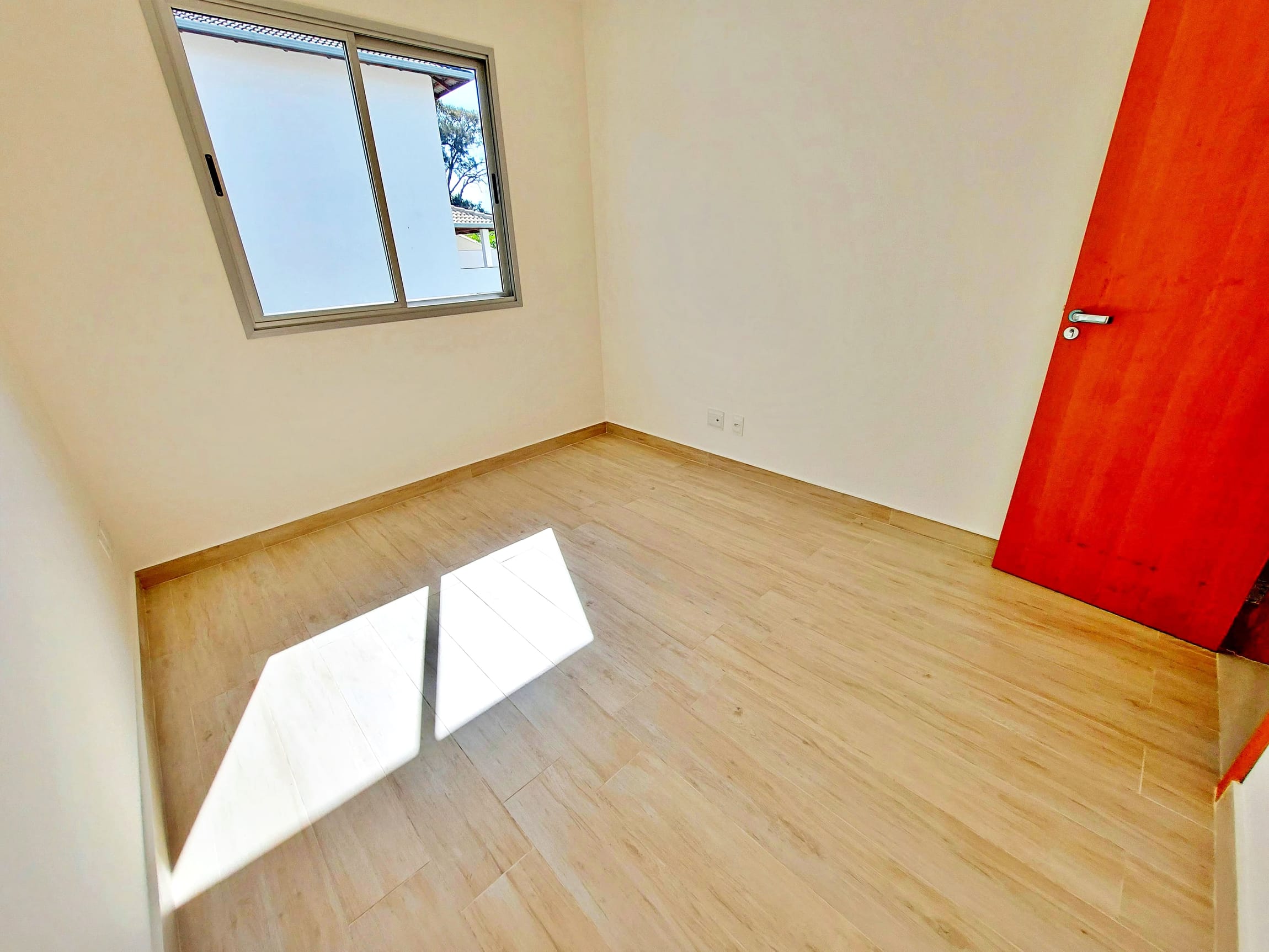 Casa em condomínio com 04 quartos á venda no Centro de Contagem