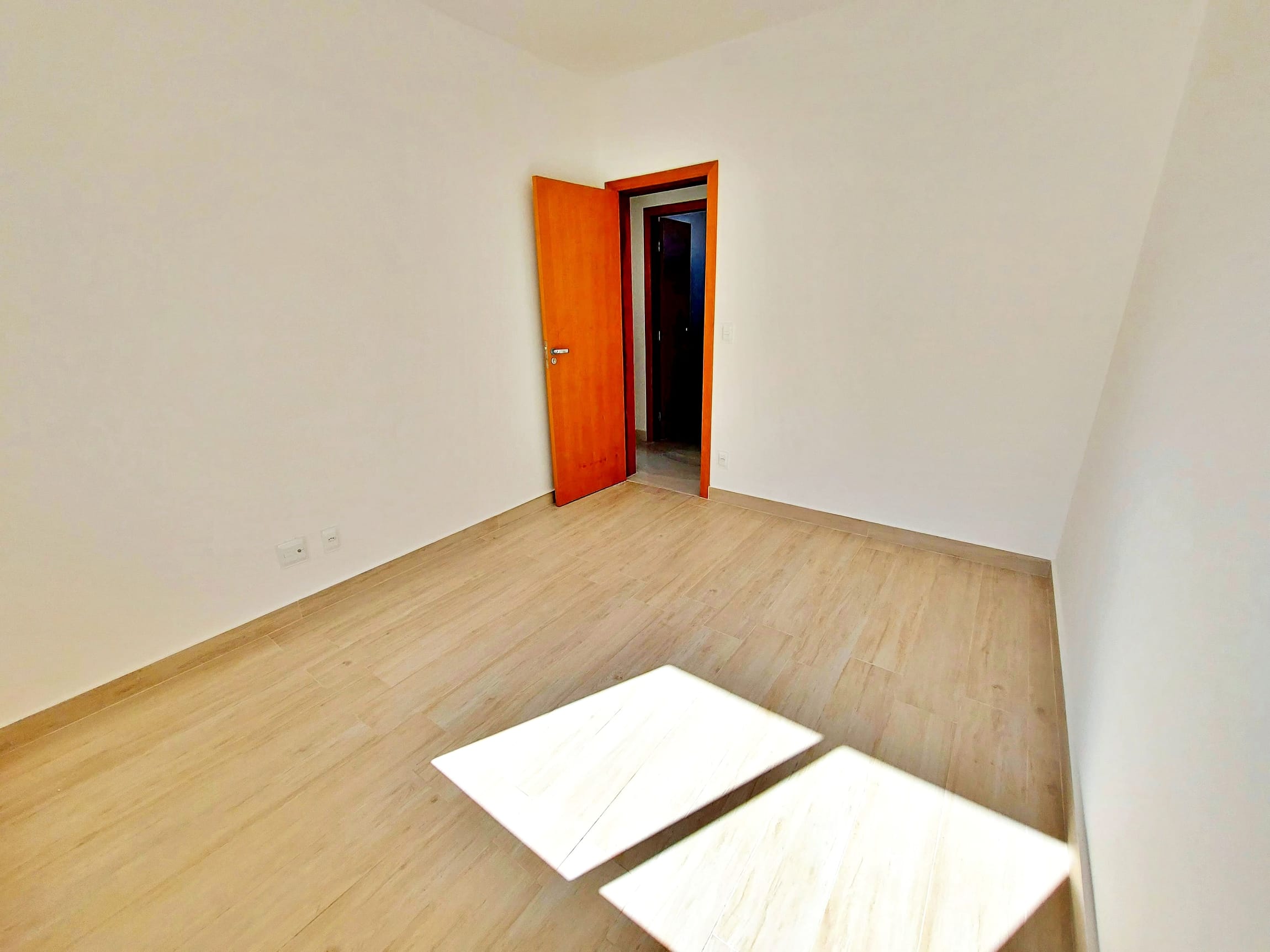 Casa em condomínio com 04 quartos á venda no Centro de Contagem
