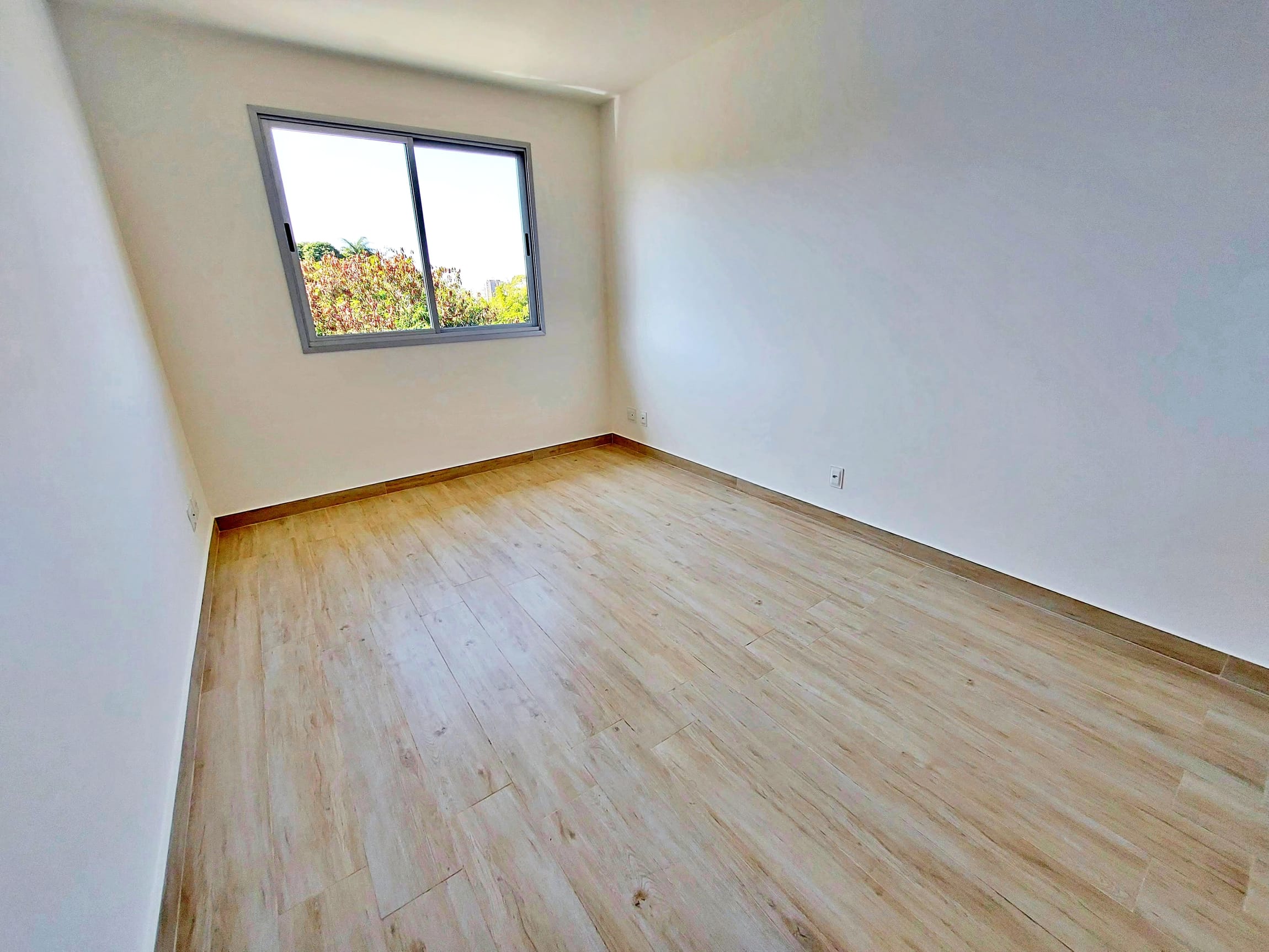 Casa em condomínio com 04 quartos á venda no Centro de Contagem
