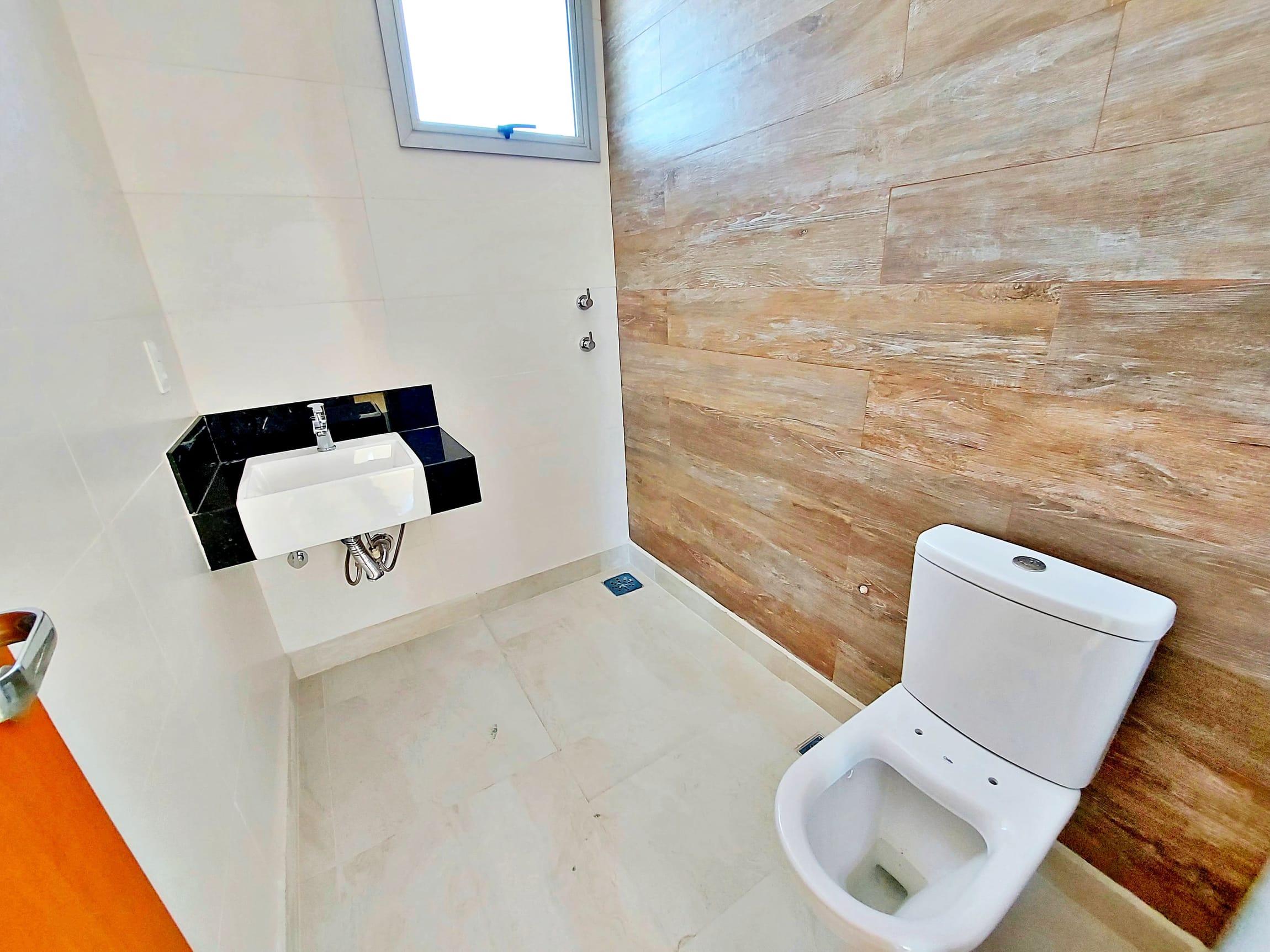 Casa em condomínio com 04 quartos á venda no Centro de Contagem