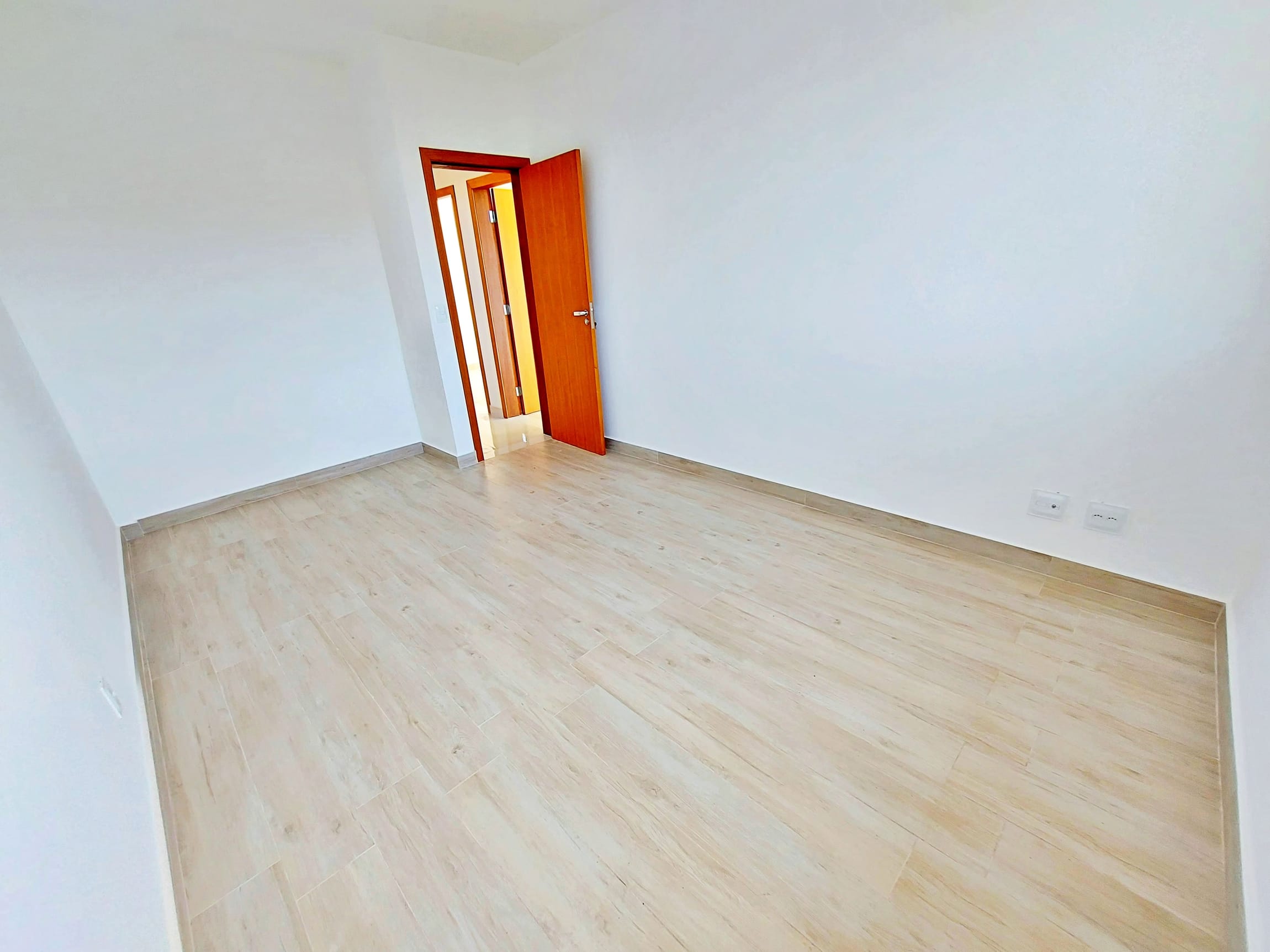 Casa em condomínio com 04 quartos á venda no Centro de Contagem