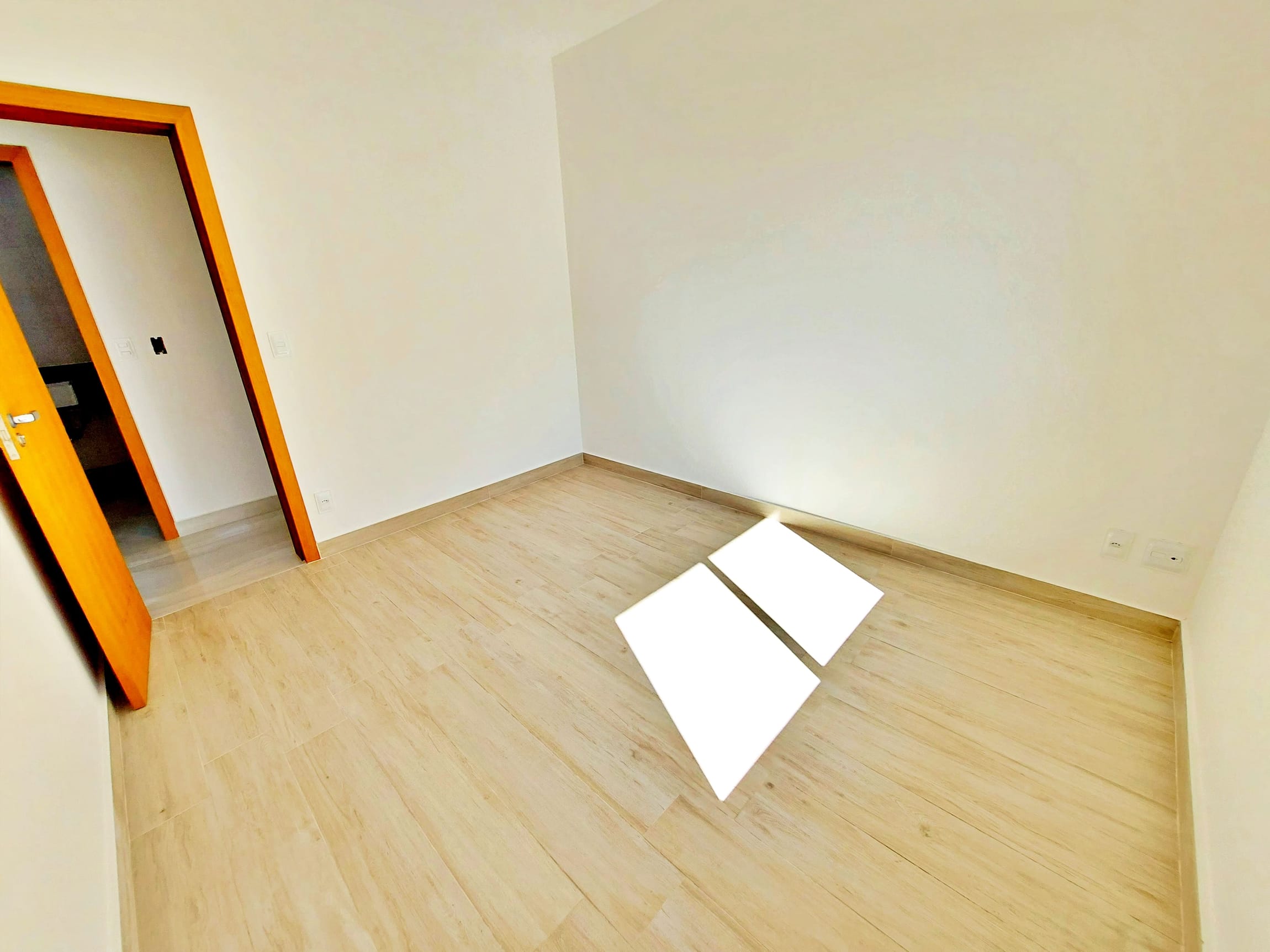 Casa em condomínio com 04 quartos á venda no Centro de Contagem