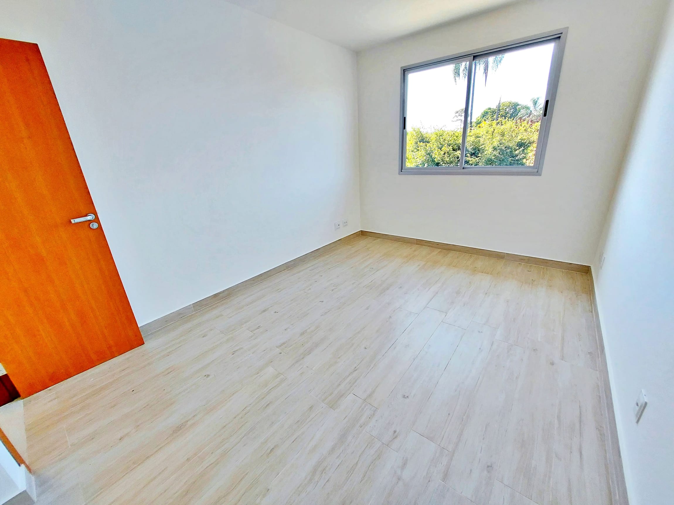 Casa em condomínio com 04 quartos á venda no Centro de Contagem