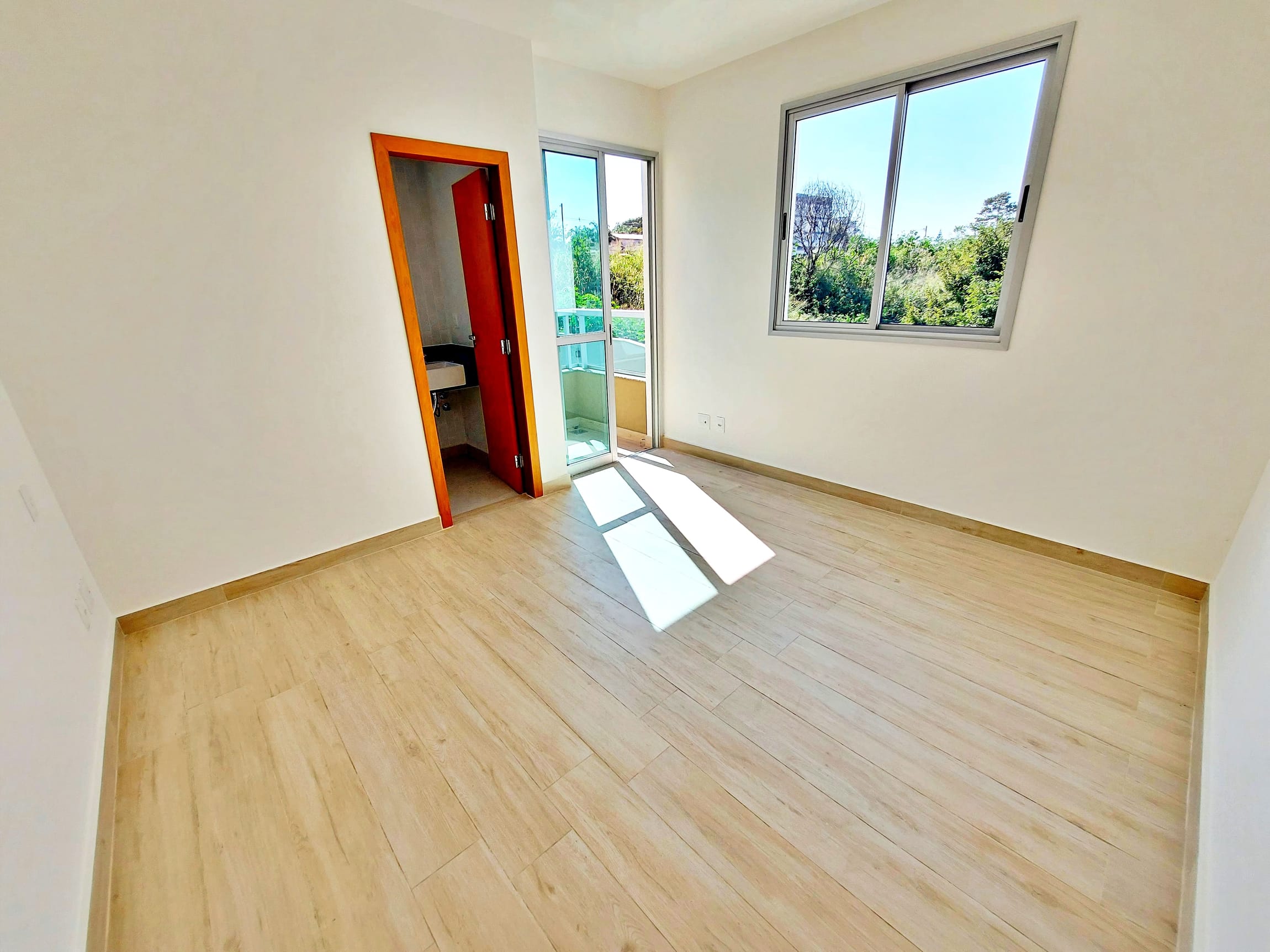 Casa em condomínio com 04 quartos á venda no Centro de Contagem