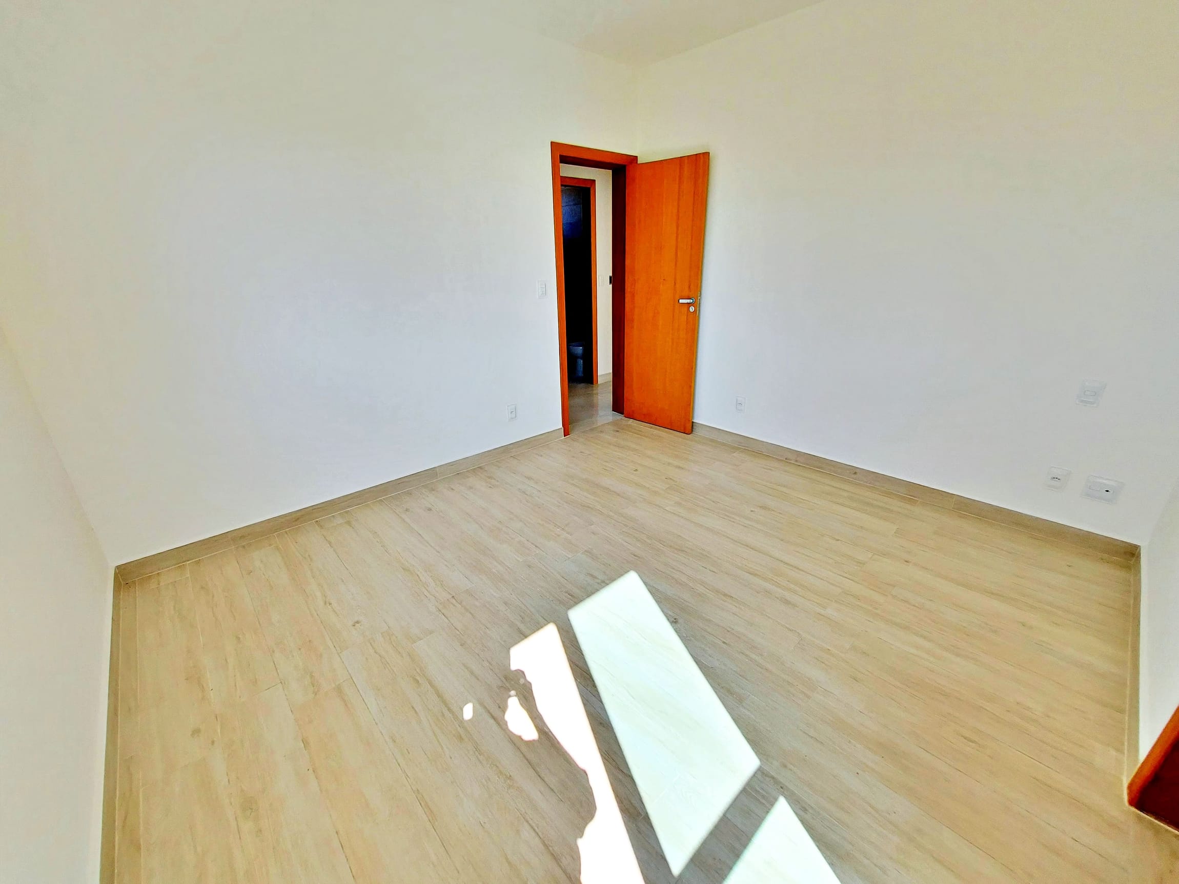 Casa em condomínio com 04 quartos á venda no Centro de Contagem