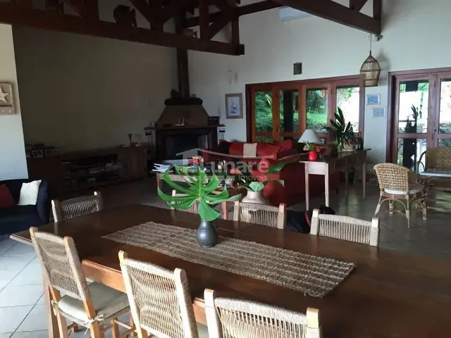 Casa com 834m² 4 quartos e 5 banheiros, à venda, no bairro Centro em Ilhabela