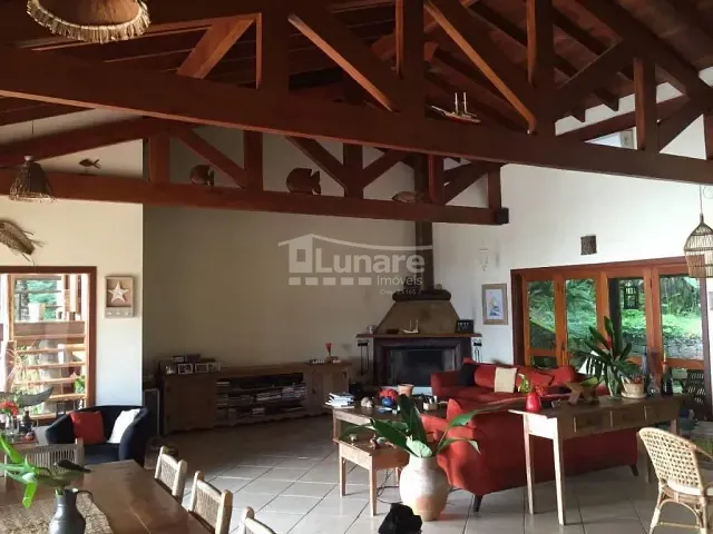 Casa com 834m² 4 quartos e 5 banheiros, à venda, no bairro Centro em Ilhabela