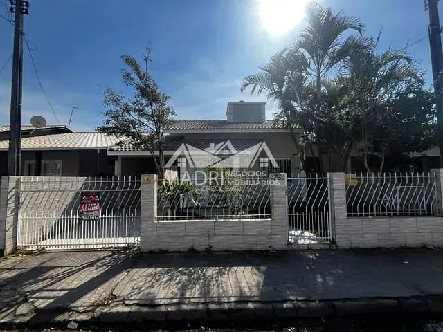 Casa com 200m² 3 quartos e 3 banheiros, à venda, no bairro São Sebastião em Palhoça