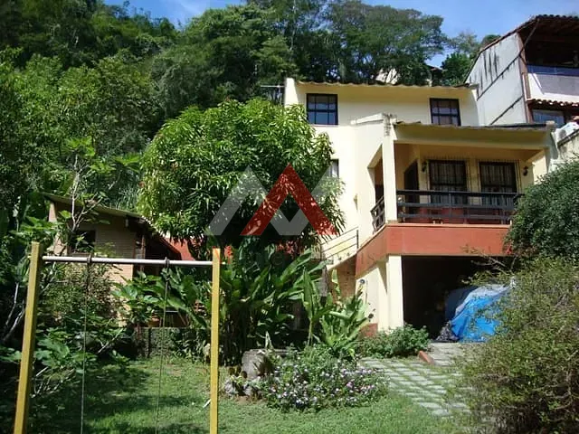 Casa com 1000m² 5 quartos e 3 banheiros, à venda, no bairro Mata Paca em Niterói