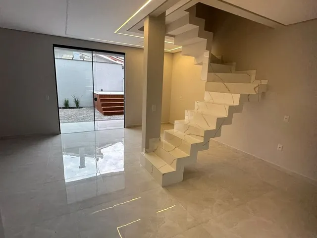 Casa 3 quartos e 3 banheiros, à venda, no bairro Cachoeira do Bom Jesus em Florianópolis