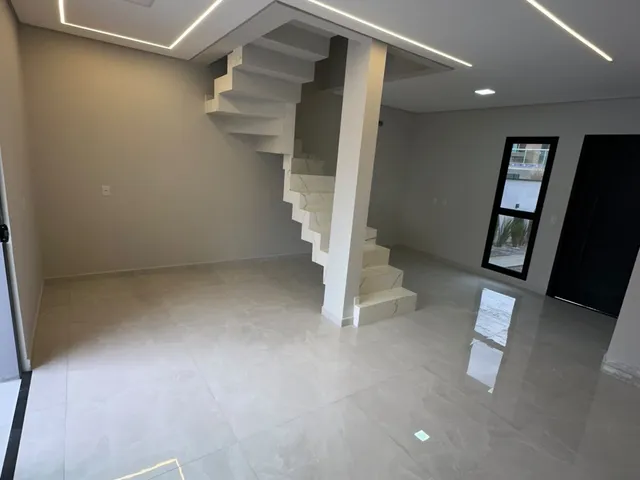 Casa 3 quartos e 3 banheiros, à venda, no bairro Cachoeira do Bom Jesus em Florianópolis