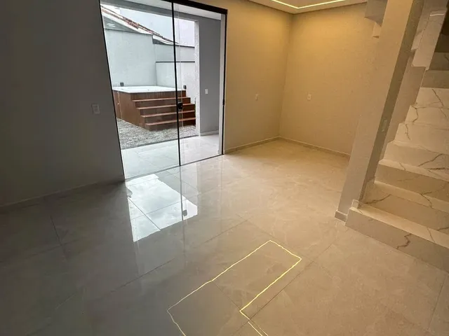 Casa 3 quartos e 3 banheiros, à venda, no bairro Cachoeira do Bom Jesus em Florianópolis