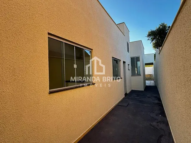 Casa 2 quartos e 2 banheiros, à venda, no bairro Setor Maysa em Trindade