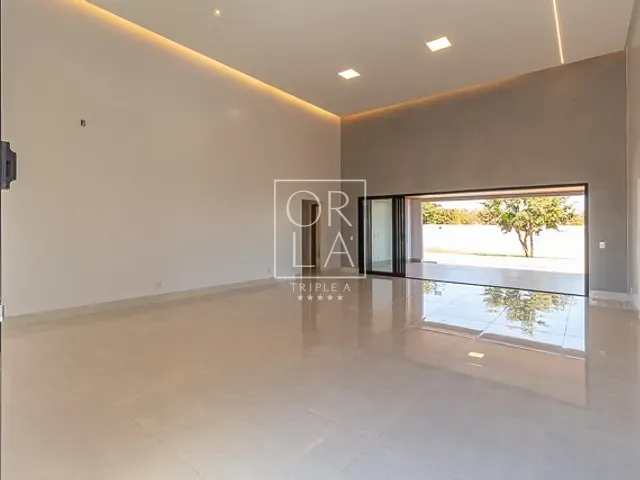 Casa com 1000m² 4 quartos e 6 banheiros, à venda, no bairro Estância Vargem Bonita em Senador Canedo