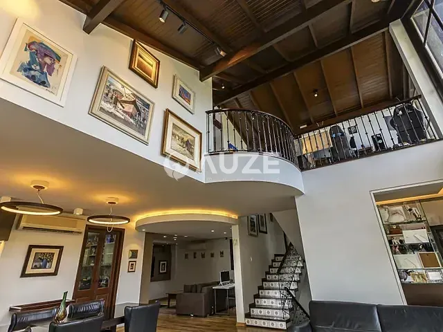 Casa com 537m² 5 quartos e 5 banheiros, à venda, no bairro Campo Comprido em Curitiba