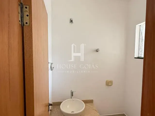 Casa com 370m² 3 quartos e 4 banheiros, à venda, no bairro Jardins Madri em Goiânia