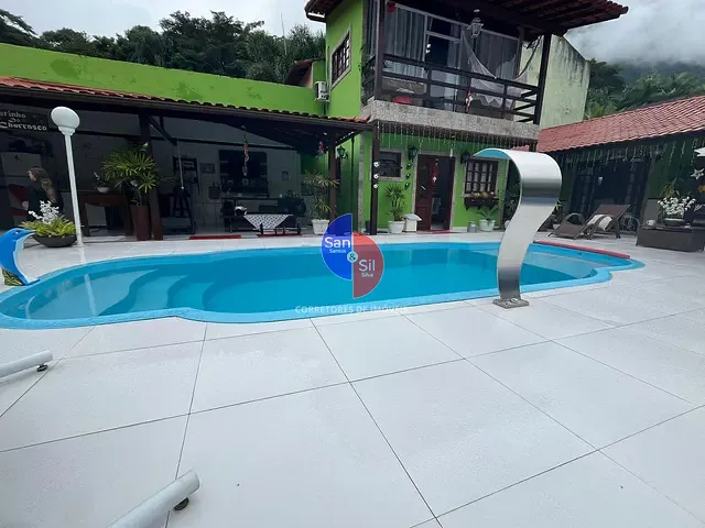 Casa com 580m² 2 quartos e 3 banheiros, à venda, no bairro Limoeiro em Guapimirim