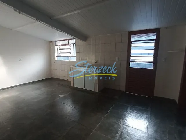 Casa com 200m² 3 quartos e 1 banheiro, para alugar, no bairro Jardim São Matheus em Vinhedo