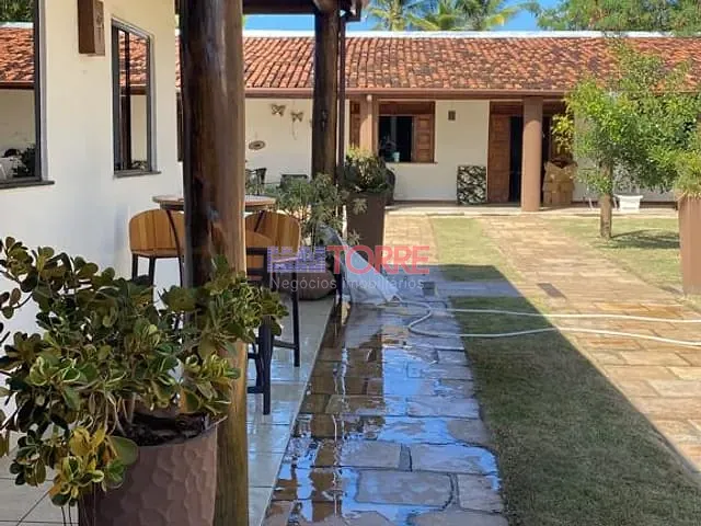 Casa 6 quartos e 3 banheiros, à venda, no bairro Olivença em Ilhéus