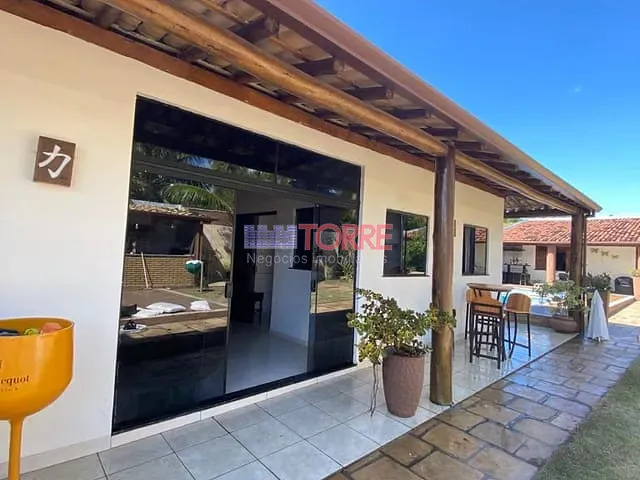 Casa 6 quartos e 3 banheiros, à venda, no bairro Olivença em Ilhéus