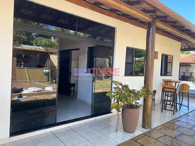 Casa 6 quartos e 3 banheiros, à venda, no bairro Olivença em Ilhéus