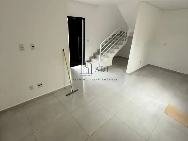Casa 2 quartos e 1 banheiro, à venda ou para alugar, no bairro Jardim Santa Teresa em Mogi das Cruzes
