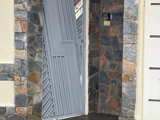 Casa com 449m² 2 quartos e 3 banheiros, à venda, no bairro Setor Coimbra em Goiânia