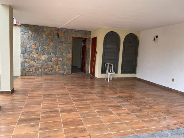 Casa com 449m² 2 quartos e 3 banheiros, à venda, no bairro Setor Coimbra em Goiânia