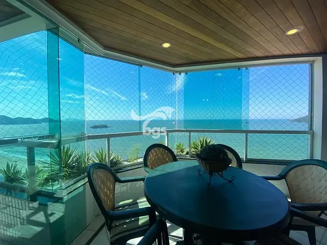 Apartamento com 210m² 4 quartos e 5 banheiros, à venda, no bairro Centro em Balneário Camboriú