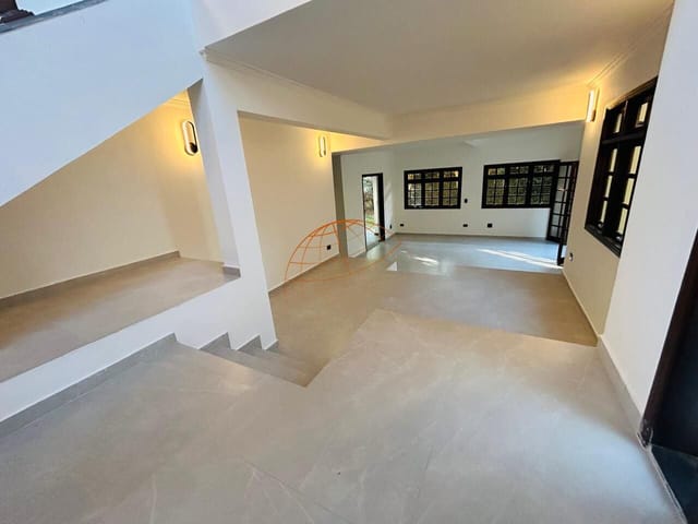 Casa 6 quartos e 5 banheiros, à venda, no bairro São Paulo II em Cotia
