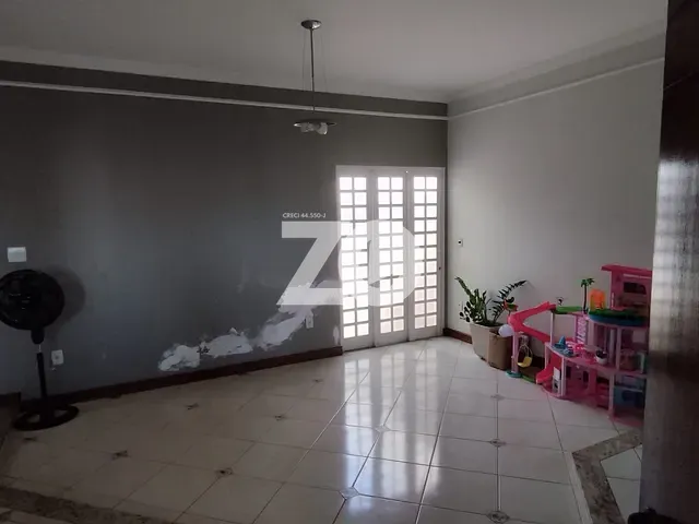 Casa com 360m² 3 quartos e 2 banheiros, à venda, no bairro Parque Santa Edwiges em Bauru