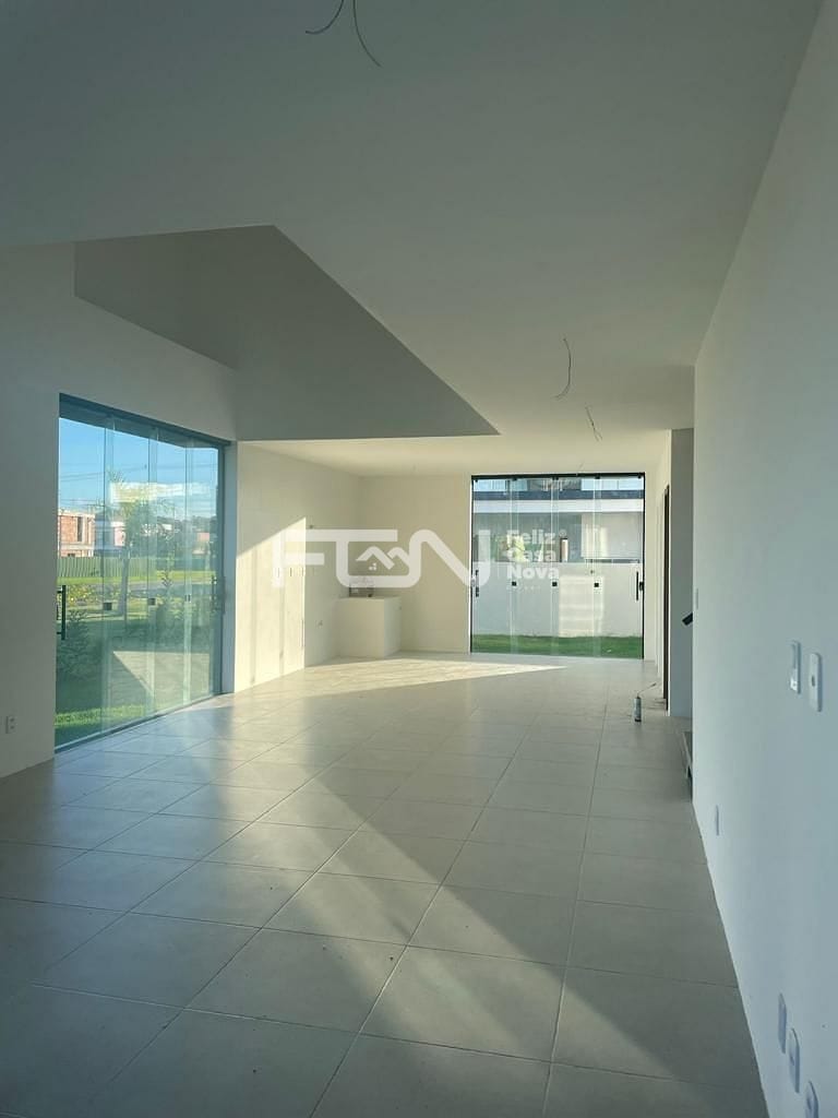 Casa à venda com 4 quartos, 206m² - Foto 2